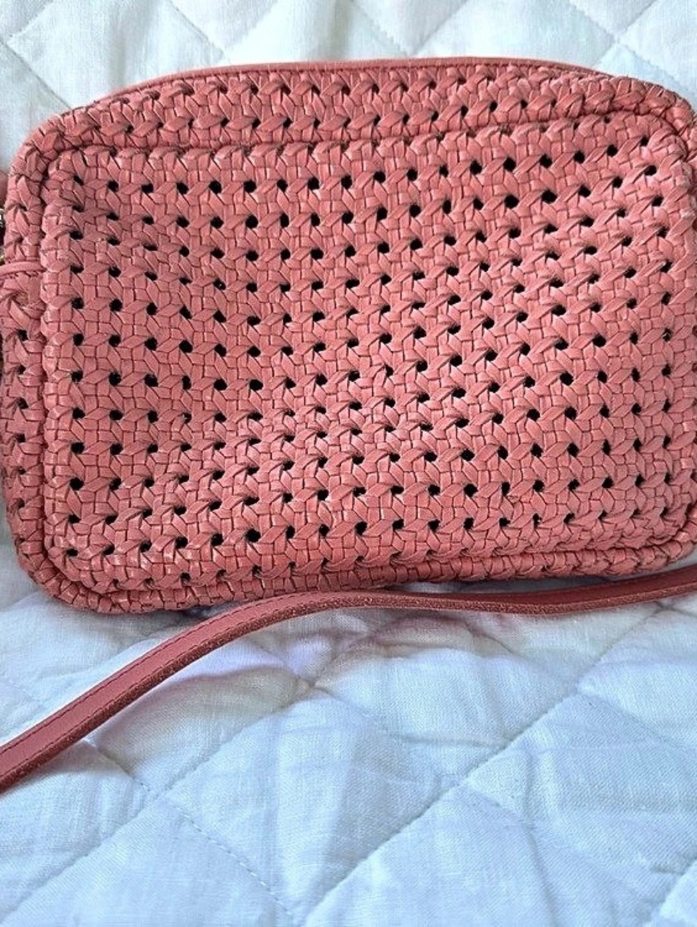 Clare V. Midi Sac Woven Leather Crossbody Bag. in Pink